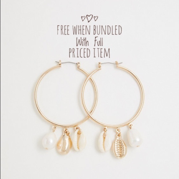 torrid Jewelry - COWRIE SHELL & PEARL HOOP EARRINGS